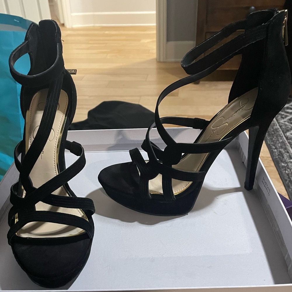 Jess’s Simpson new stiletto heel with knot accent